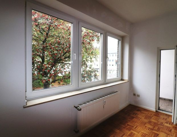 AM RANDE DES BISMARCKVIERTELS – Charmante 2,5-ZI-Whg. mit Balkon und Einbauküche - Photo 1