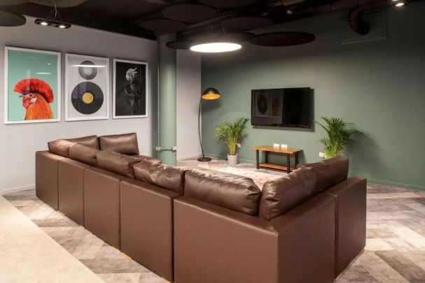 Studio Bronze - Photo 1