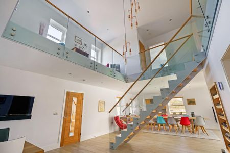 4 bedroom detached house to rent - Photo 2