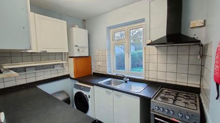 4 bedroom semi-detached house to rent - Photo 4