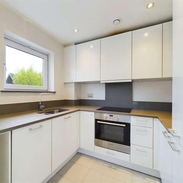 Lindisfarne Way, Reading, Berkshire, RG2 - Photo 1