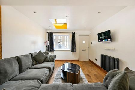 3 bedroom detached house to rent - Photo 2