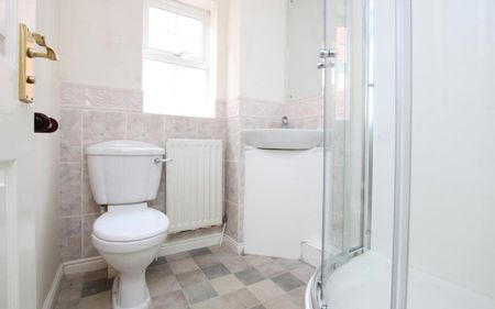 ***STUDENT PROPERTY *** ALL BILLS INCLUDED *** A superb eight bedroom student house offered on a fully furnished basis with bills includedwith bills included. Available from July 2026. - Photo 5