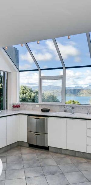 Simply Stunning - Photo 1