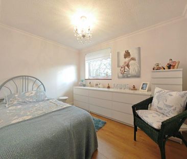 3 bedroom link detached house to rent - Photo 4