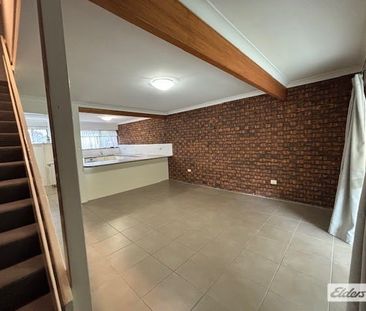 Neat & Tidy Townhouse Just for you - Photo 3