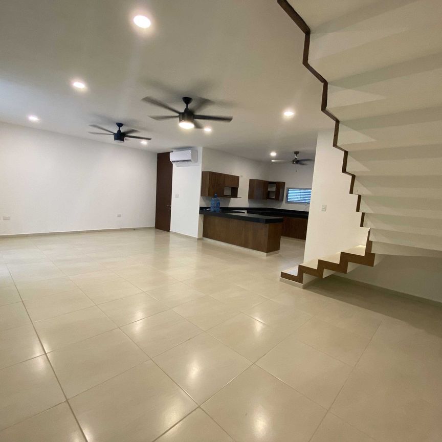 Casa de 3 recámaras, con terraza techada y alberca. - Photo 1