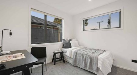 Modern 3 Bedroom Townhouse! - Photo 3