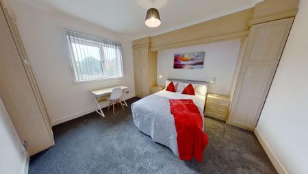 1 bedroom in a flat share to rent - Photo 4