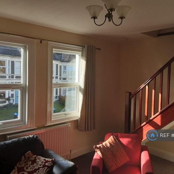 1 bedroom in a flat share to rent - Photo 1