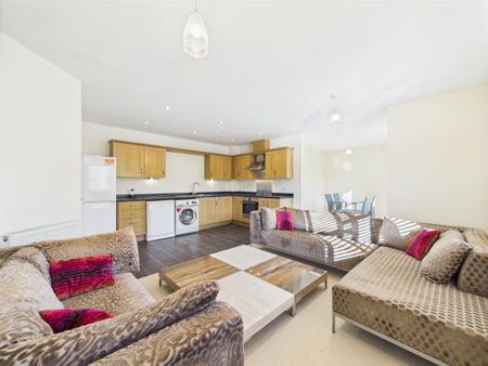 2 bedroom Flat to rent - Photo 3
