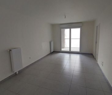 location Appartement T2 DE 41.72m² À NOISY LE SEC - Photo 2
