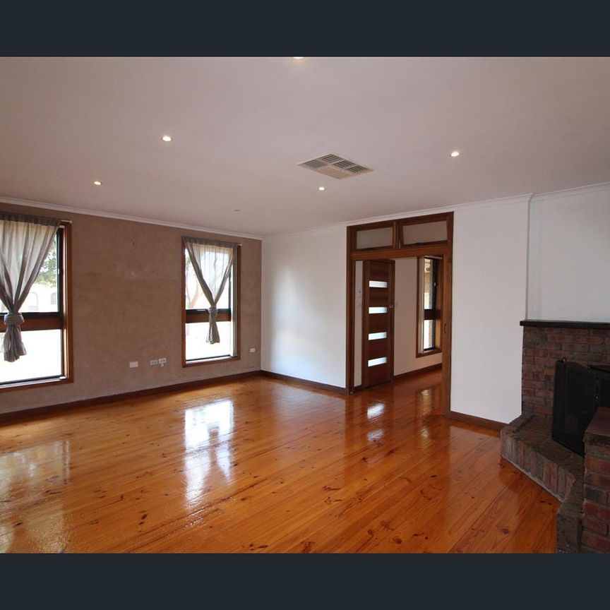 Family Home Close to the Shops & Beach! - Photo 1