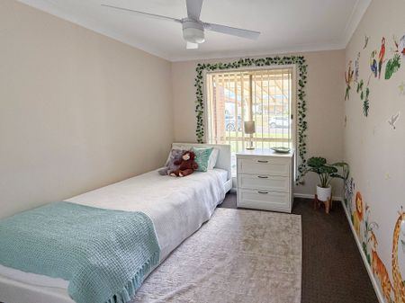 IMMACULATELY PRESENTED FULLY FURNISHED 4 BEDROOM HOME - IDEAL FOR NDIS SETUP - Photo 5