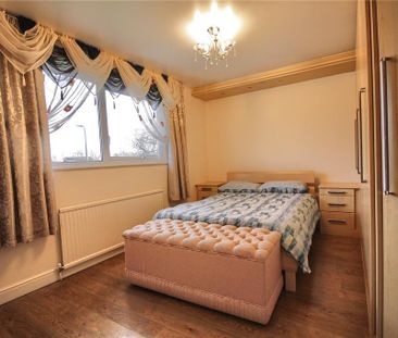 4 bedroom detached house to rent - Photo 2