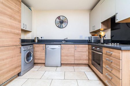 2 bedroom flat to rent - Photo 3