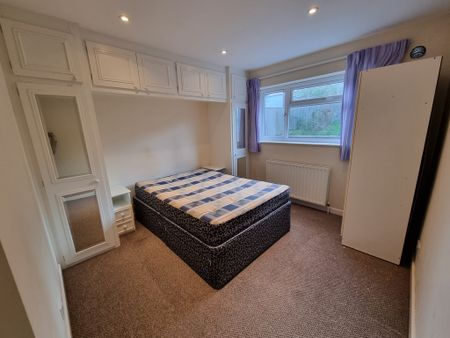 1 Bed Student Accommodation - Photo 2