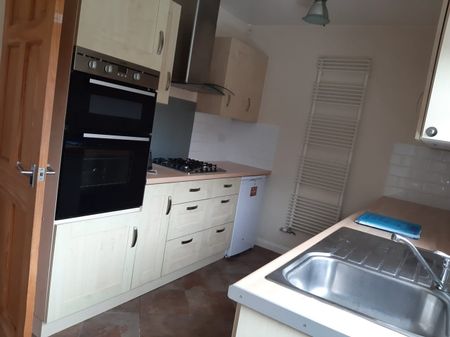 3 Bed Semi-Detached House, Central Grove, B27 - Photo 4