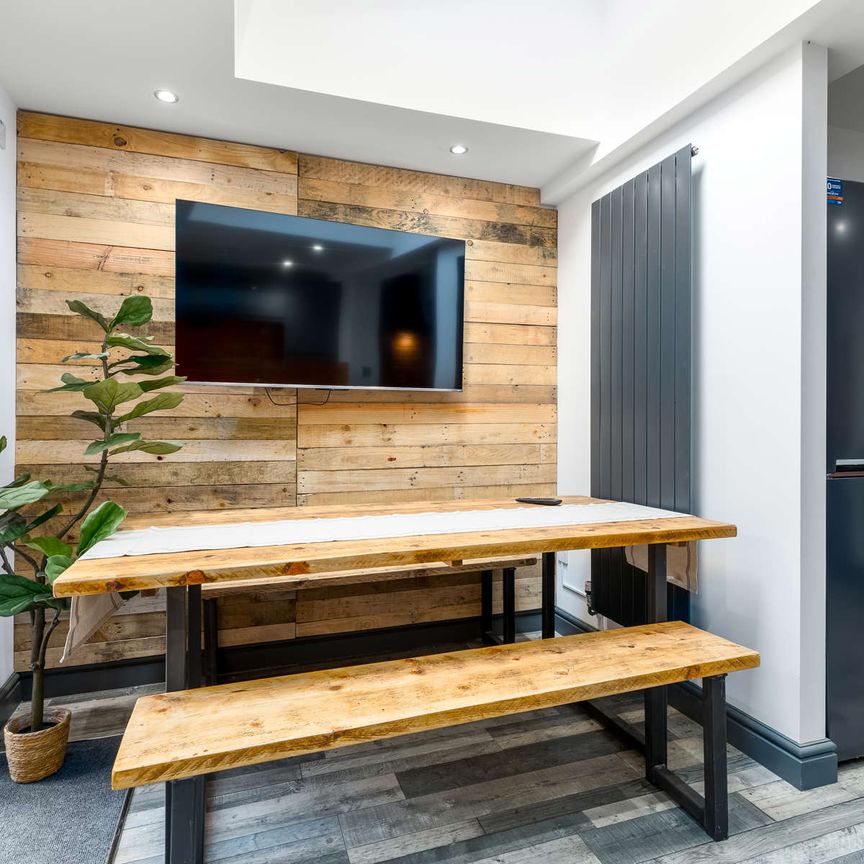 OX Living is proud to present this high-quality 7-bedroom co-living property, perfect for working professionals looking for stylish, stress-free living. Room 1 - Photo 1