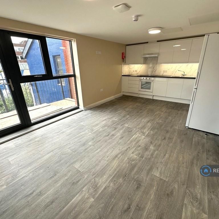 2 bedroom flat to rent - Photo 1