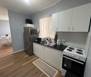 Roomy One Bedroom Unit Close to Town. - Photo 2