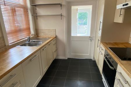 3 bedroom semi-detached house to rent - Photo 5