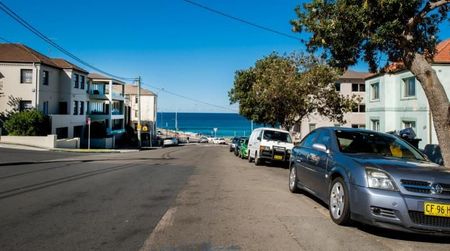 GROUND FLOOR 2 BEDROOM BEACHSIDE ABODE - Photo 4