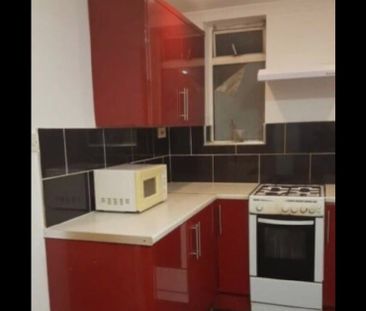 Studio Flat, Norbroke Street, W12 - Photo 2