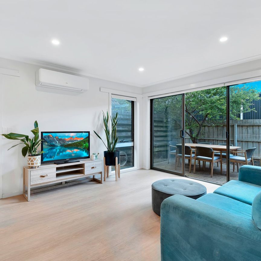 Low-Maintenance Coastal Living in a Prime Powell Street Location - Photo 1
