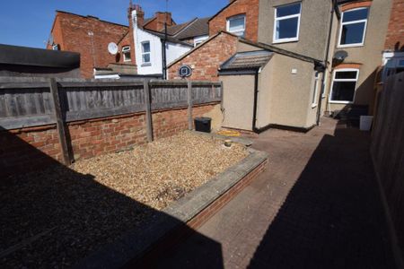 4 bedroom terraced house to rent - Photo 4