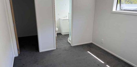 4 Bedrooms in Stokes Valley - Photo 2