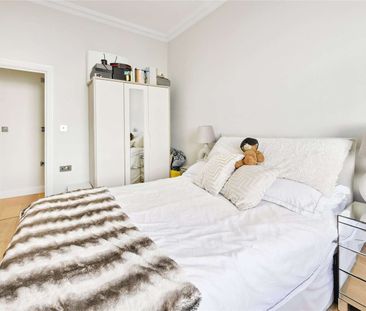 Recently refurbished 2 bedroom apartment in the heart of Pimlico. A... - Photo 2