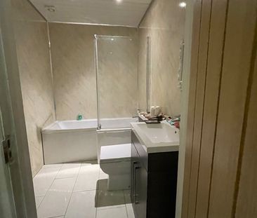 5 Bed Terraced House, Lansdowne Road, IG3 - Photo 4