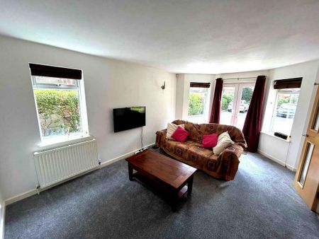 2 bedroom ground floor flat to rent - Photo 2