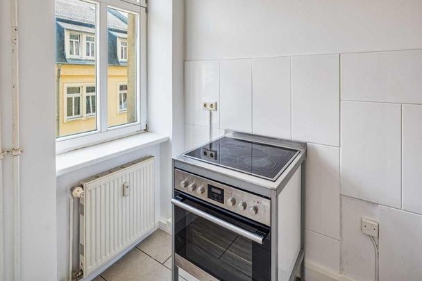 Teilmöblierte Altbauwohnung mit EBK im Hechtviertel - Photo 1