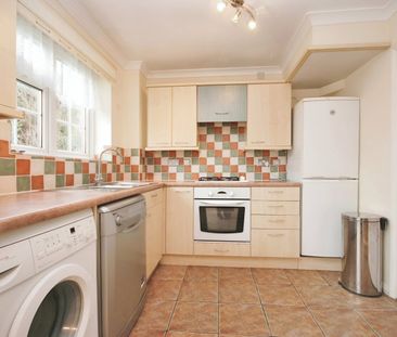 End Of Terrace House to rent - Hillside Road, Bromley, BR2 - Photo 3