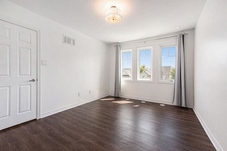 For Lease - 2427 Nutgrove Avenue, Barrhaven, Ontario - Photo 2