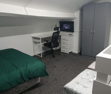 1 bedroom in a house share to rent - Photo 4