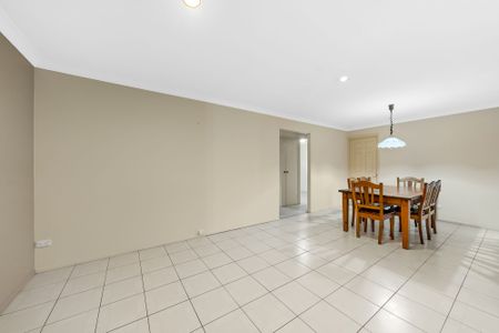 Powered double-bay shed & 3 bedroom family home - Photo 5