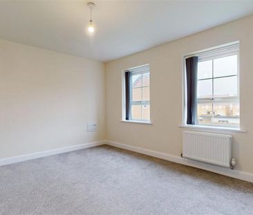 4 bedroom semi-detached house to rent - Photo 4