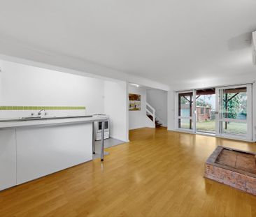 Flexible Family Living in a Serene Coastal Setting - Photo 5