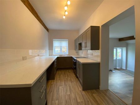 2 bedroom semi-detached house to rent - Photo 5