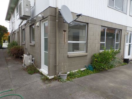 Two bedroom unit with a single garage in the popular Merivale location! - Photo 5