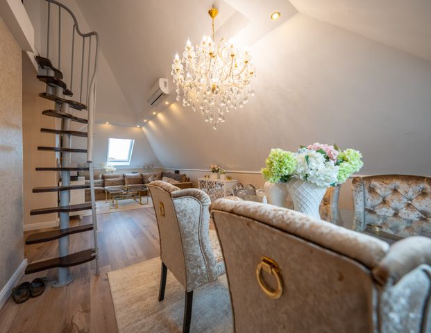 Altbaucharme trifft Komfort – Dachgeschosswohnung mit Klimaanlage - Foto 1