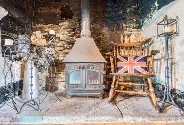 Swan Lane, Stoke Orchard, Cheltenham, Gloucestershire, GL52 - Photo 1