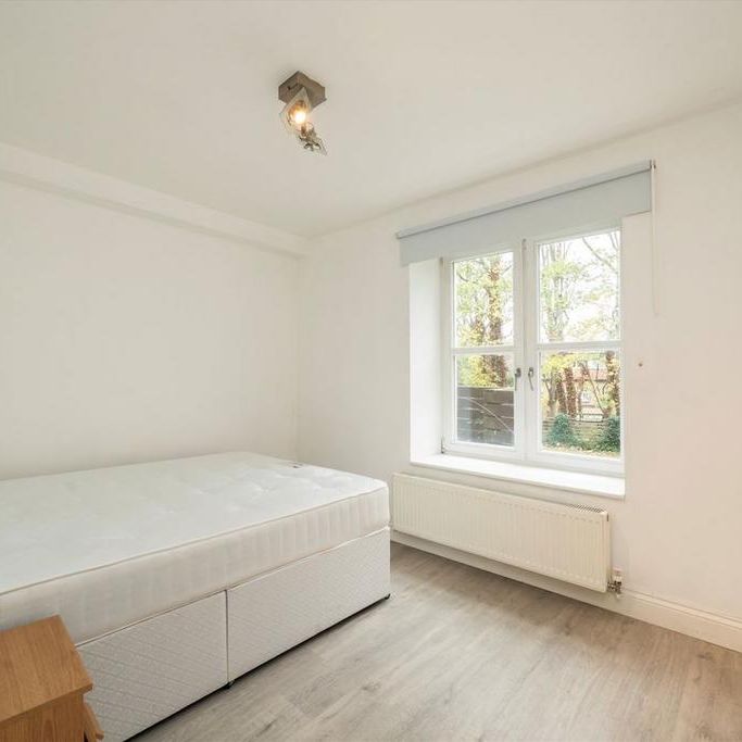 3 bedroom flat to rent - Photo 1