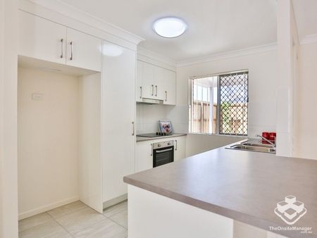 40 Hillary Drive, Townhouse - Photo 2