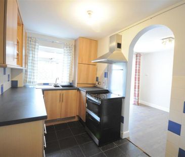 3 bedroom semi-detached house to rent - Photo 2
