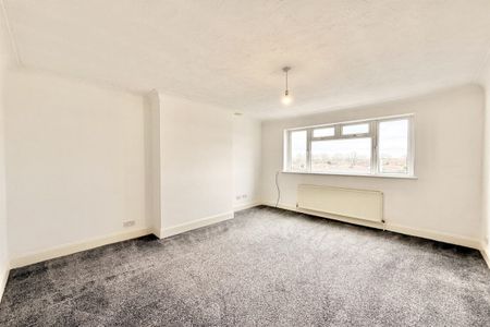 3 bed Flat Manners Corner, Manners Way, Southend-On-Sea, SS2 - Photo 3
