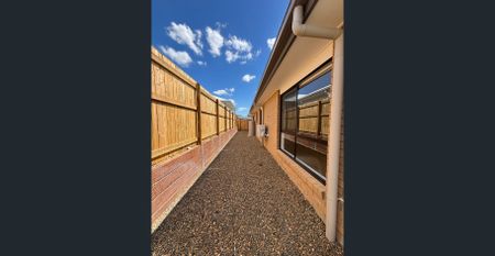 Brand New 4-Bedroom Home in ‘Elmwood Estate’, White Rock for Rent - Photo 2